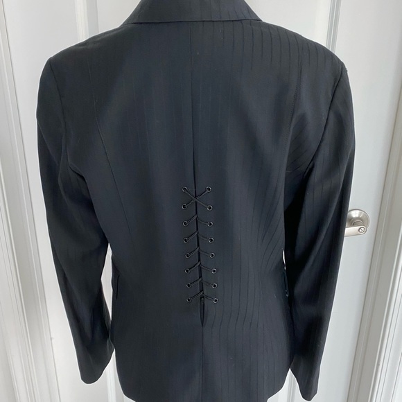 Not just any blazer! This is a super sexy🔥🔥🔥 zip up blazer. Sz 10 - Picture 3 of 4